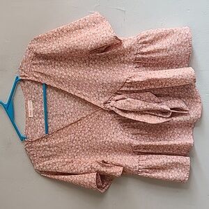 Women's medium pink mauve ditsy floral short sleeve shirt v-neck tie flowy